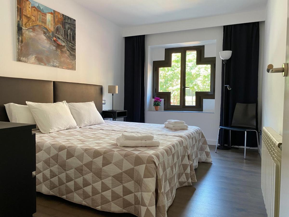 Lc Apartamentos Cesar Augusto Сарагоса Экстерьер фото