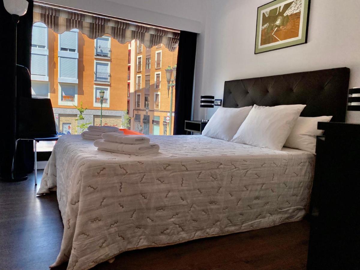 Lc Apartamentos Cesar Augusto Сарагоса Экстерьер фото